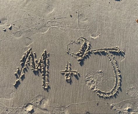 Drawing in the sand of mine and my boyfriend’s initials 💙 #beach #beachvibes #travel #travelphotography #coupleromantic Drawing In The Sand, J Letter Images, Sand Drawing, Cute Quotes For Instagram, M Wallpaper, Initial M, M Letter, Aesthetic Letters, Abstract Wallpaper Design