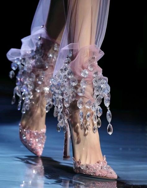 ♔ Souliers Magiques Elvin Outfits, Ethereal Heels, Faerie Shoes, Ethereal Shoes, Roleplay Aesthetic, 15 Shoes, Fairy Shoes, Flower Heels, Heels Aesthetic