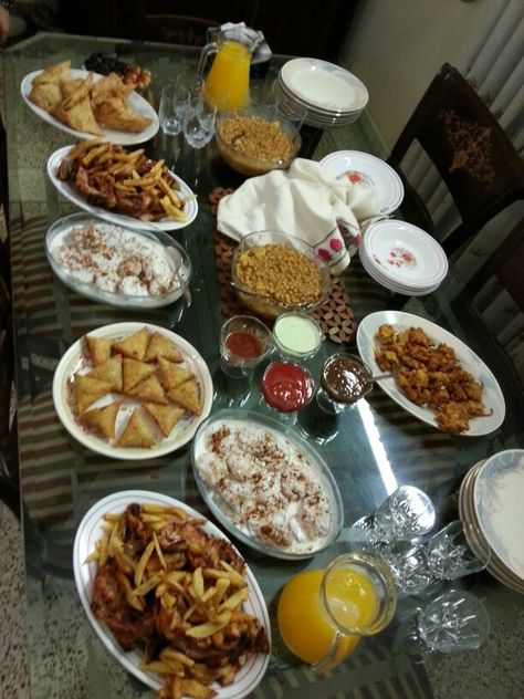 Iftar in the true pakistani way.. Omelette Bread, Ramzan Recipe, Cravings Food, Food Tiktok, Recipe Tiktok, Eating Food Funny, Eid Food, Omelette Recipe, Hidden Veggies