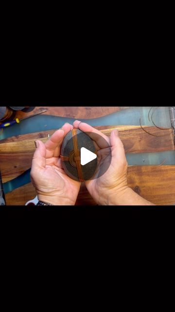 Diy Wrapped Rocks, How To Wrap Stones, Rock Wrapping Diy, Wrapped Rocks Tutorial, How To Wrap Rocks, Rock Wrapping Tutorial, Stone Wrapping Macrame, Wrapping Rocks, Diy Stone Wrapping