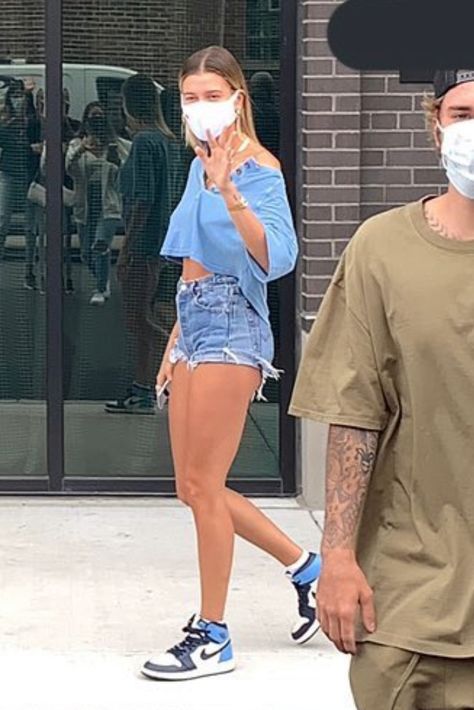 Hailey Bieber Jordan Outfit, Hailey Bieber Jordans, Hailey Bieber Dunks, Hailey Bieber Shoes, Hailey Baldwin Outfits, Jordan Outfits Womens, Hailey Style, Cropped Henley, Blue Henley