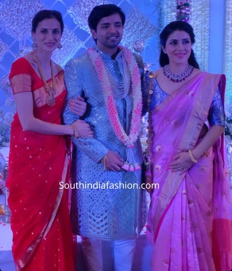 shilpa reddy and keerthy reddy in chanderi sarees at wedding 1 Traditional Gold Jewellery, Draped Sarees, Chettinad House, Pink Saree Blouse, Shilpa Reddy, Saree Drapes, Saree Jackets, Prachi Desai, Saree Hairstyles