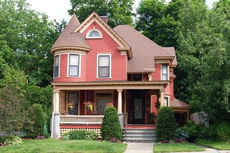 How Exterior Paint Colors Can Boost Your Home's Value | Reader's Digest Exterior Victorian House, Victorian Home Exterior, Victorian House Colors, Modern Castle, White Victorian, Perfect Paint Color, Bright Homes, Red House, Exterior Paint Colors