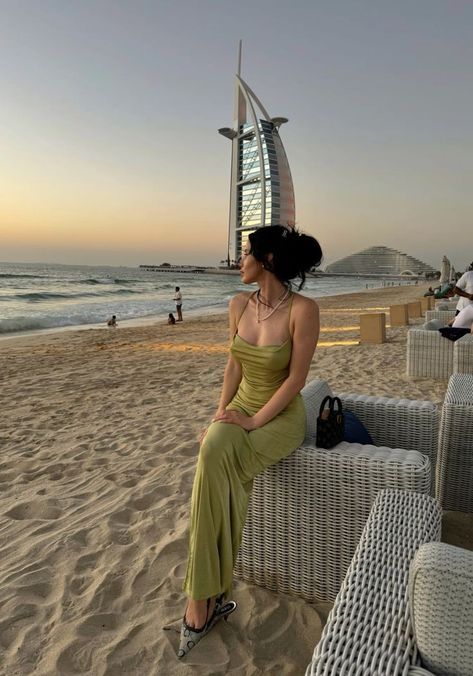 Dubai Outfits Ideas Summer, Dubai Pics Ideas, Dubai Travel Aesthetic, Outfits For Dubai Vacation, Dubai Aesthetic Photography, Dubai Aesthetic Outfits, Dubai Vacation Outfits, Dubai Photo Ideas, Dubai Travel Outfit