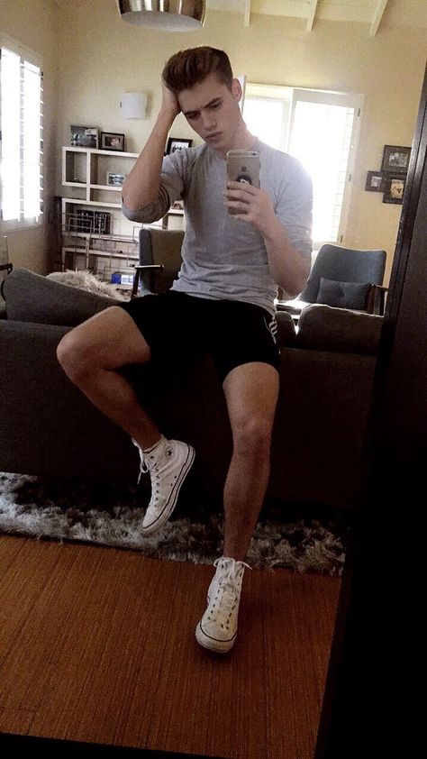 Lucas Dell Converse Shorts Summer Spring Style men Fashion men Converse Hike Outfit, All Star Outfit Men, Converse Men Outfit, Spring Style Men, Converse All Star Outfit, High Top Converse Outfit, Converse Sneakers Outfit, Converse Outfit Summer, Summer Fashion For Men