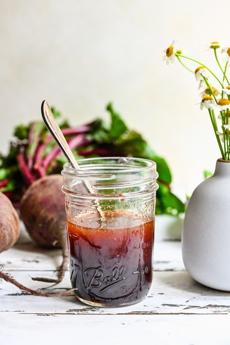 This Easy Beet Vinaigrette is a 5-minute recipe that combines the earthiness of beets with the tang of balsamic, and a hint of sweetness from maple syrup. It's a light and fresh dressing that's perfect on any green salad. Beet Vinaigrette Dressing, Beet Salad Dressing, Beet Vinaigrette, Vegetable Marinade, Simple Spinach Salad, Raw Beets, Balsamic Vinaigrette Dressing, 5 Minute Meals, Simple Green Salad