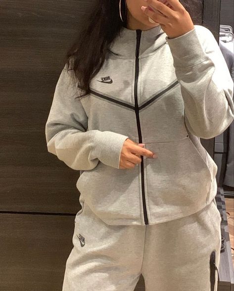 Nike Tracksuit Outfit Women, Nike Tracksuit Outfit, Womens Tracksuit Outfit, Long Bodycon Dress Outfit, Nike Tech Fit, Tracksuit Outfit Women, Nike Tech Tracksuit, Nike Tech Jacket, Tech Outfit