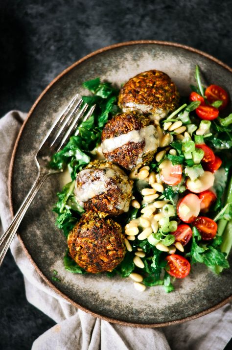 Perfect Whole30 Blender Cauliflower Falafel Tahini Bowl - Paleo Gluten Free Eats Sweet Potato Falafel, Vegan Whole 30, Dinner Ideas Vegetarian, Spaghetti With Ground Beef, Goddess Salad, Whole30 Meal Prep, Spiced Lentils, Ground Beef And Cabbage, Healthy Meals Recipes