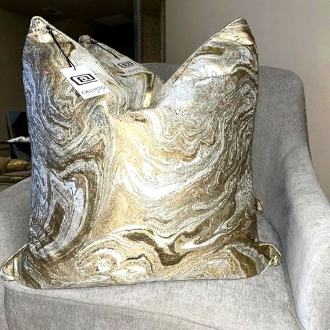 You Will Receive 1 Nwt Callisto Pillow With This Purchase 24 X 24 Beautiful Gold Marble Pillow Metallic Finish,Piped Edging,Zip Closure Style: T08705f11 Color : Gold, Silver Marbled Dry Clean Only Duck Feather Filled Please Browse My Page For Additional Items To Complete Your Home Decor If You Want To Purchase Other Items Please Message Me For Bundles 2024 Gold, Yard Remodel, 4 Pillows, Marble Pillow, Gold Bedroom, Duck Feather, Gold Marble, Trends 2024, Interior Trend