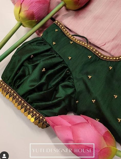 Latest Blouse Neck Designs, Green Blouse Designs, Blouse Maggam Work, Blue Blouse Designs, Bridal Blouses, Latest Bridal Blouse Designs, Maggam Work Blouse, New Saree Blouse Designs, Traditional Blouse Designs