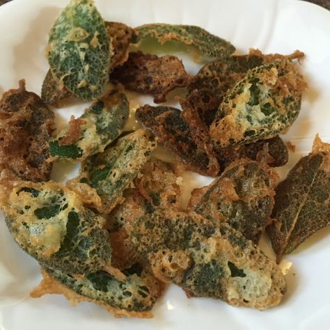 Fried Sage Leaves, Fried Sage Leaves Recipe, Fried Dough Recipes, Fried Sage, Bread Crumbs Recipe, Liver And Onions, Antipasto Platter, Pan Dinners, Sage Leaves