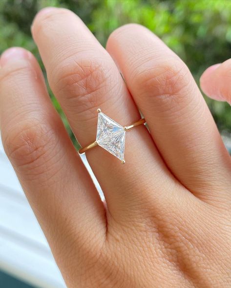 Geometric Rings Engagement, Rhombus Wedding Ring, Kite Engagement Ring Gold, Rhombus Engagement Ring Gold, Triangle Cut Engagement Ring, Lozenge Cut Engagement Ring, Rhombus Engagement Ring, Abstract Engagement Ring, Lozenge Engagement Ring