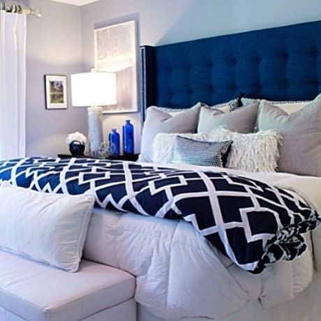 Loving this blue tufted headboard...📷 credi Blue Headboard Bedroom Ideas, Blue Headboard Bedroom, Navy Blue Headboard, Headboard Bedroom Ideas, Beauty Bedroom, Headboard Bedroom, Blue And White Decor, Navy Blue Bedrooms, Blue Headboard