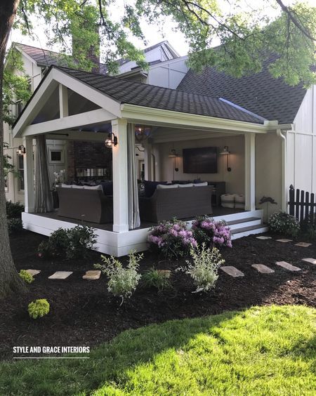 Farmhouse Porch Decor, House With Porch, Outside Living, Backyard Living, Backyard Patio Designs, Back Patio, Screened Porch, Porch Patio, Outdoor Rooms