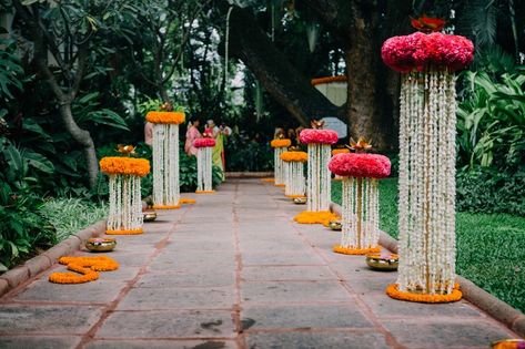 Indian Wedding Entrance Decor, Indian Wedding Entrance, Entrance Decor Ideas, Pathway Decor, Wedding Background Decoration, Wedding Entrance Decor, Desi Wedding Decor, Wedding Backdrop Decorations, Wedding Mandap