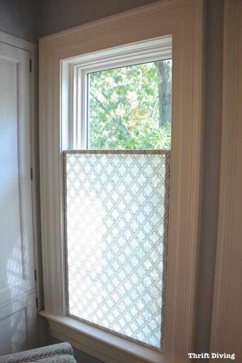 35 DIY Privacy Screen Ideas 2021: Indoor And Outdoor Projects Diy Privacy Window, Window Privacy Screen, Bathroom Window Privacy, Window Coverings Diy, Diy Valance, Kitchen Window Valances, Diy Privacy Screen, Bathroom Window Treatments, Kitchen Window Curtains