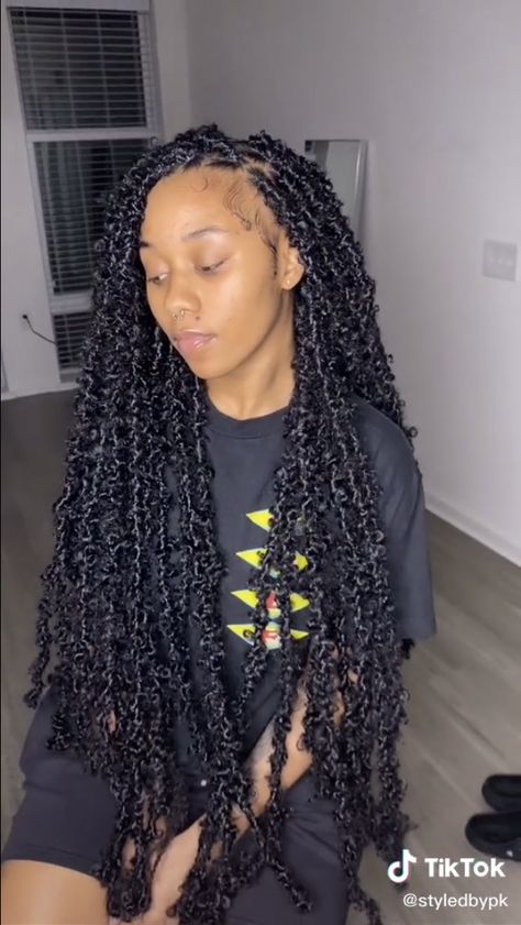 Long Butterfly Locs Hairstyle Ideas, Hair Styles For Butterfly Locks, Back Length Butterfly Locs, Long Butterfly Locs With Color, Neat Butterfly Locs, Butterfly Locs With Color, Long Butterfly Locs, Locs With Color, Butterfly Locs￼