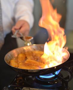 Recipe: Brennan's Bananas Foster - CBS News Kid Friendly Brunch, Banana Foster Recipe, Banana Foster, Dessert Places, Brunch Restaurants, Bananas Foster, Creole Recipes, Brunch Spots, Chicken And Waffles