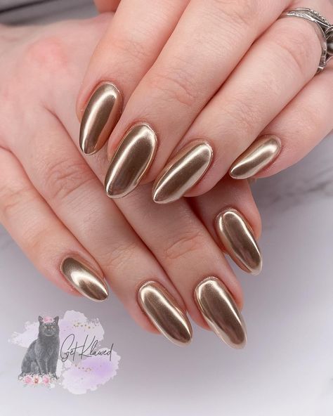 Raising a toast to elegance with these champagne gold chrome nails! 🥂✨ Add a touch of luxury to your fingertips and let them sparkle with sophistication! • • @lightelegancehq’s 1 step @kupainc’s gloss top coat Chrome pigment • • #chromenails #goldchromenails #champagnegold #getklawed #480nails #602nails #aznails #aznailsalon #phxnails #smallbusiness #nailsmagazine #tempe #chandler #nails #nailsofinstagram #nailinspo #independentnailtech #gelx #gelxnails #acrylicnails #gelnails #hardgelnail... Champaign Chrome Nails, Moscow Mule Nails Chrome, Golden Chrome Nails, Tan Chrome Nails, Champagne Nails, Gold Chrome Nails, Chrome Nail Polish, Hard Gel Nails, Gold Chrome