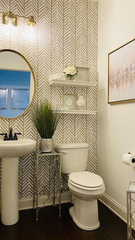 Small Bathroom Design Wallpaper, Half Bath Mirror Ideas, Boho Half Bath, Half Bath Ideas, Half Bathroom Ideas, Modern Half Bathroom Ideas, Half Bath Decor Ideas, Wallpaper Accent Wall Bathroom, Half Bath Decor