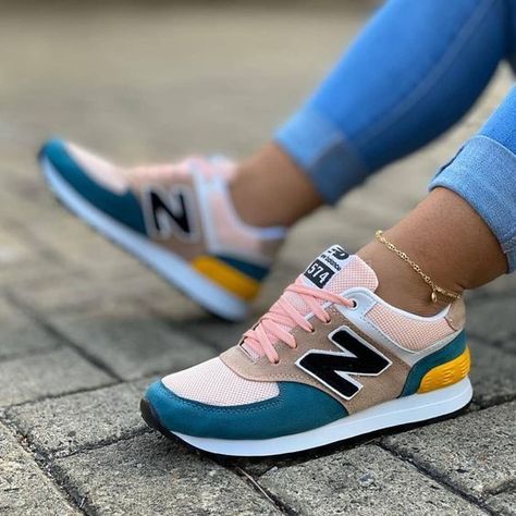 Sneakers Fashion Women's Nike, Swag Shoes For Women, Walking Shoes Women Sneakers, Womens New Balance Shoes, Fit Family, Nike Shoes Women Fashion, Mode Shoes, Womens Tennis Shoes, Balance Sneakers