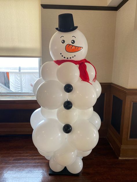 Snowman Balloon Sculpture for Winter Wonderland Themed Corporate Event Snowman Balloon Sculpture Kids Balloon Parade Ideas, Let It Snow Parade Float Ideas, School Winter Wonderland Ideas, Christmas Decor Ideas Office Party, Snowman Birthday Theme, Christmas Decorations Event, Best Office Christmas Decorations, Summer In Winter Party Theme, Snowman Themed Birthday Party