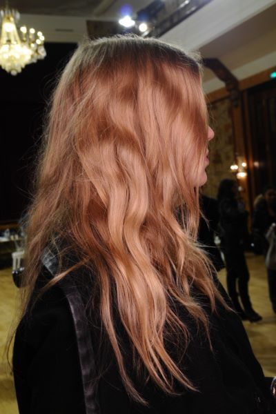 Rose gold brunette Blond Rose, Rose Gold Blonde, Rose Blonde, Strawberry Blonde Hair Color, Runway Hair, Peach Hair, Strawberry Blonde Hair, Rose Gold Hair, Color Pastel