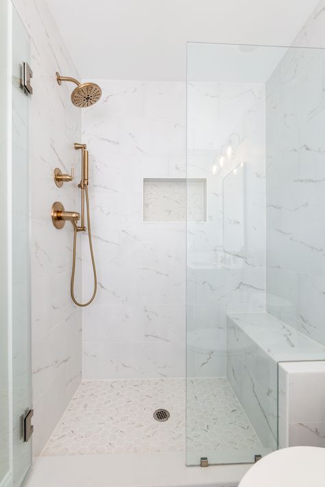 A dreamy CCFF shower transformation 🛁 💭 Walk In Shower With Ledge, Walk In Shower With Seat, Timeless Bathroom Ideas, Curbless Shower Ideas, Adu Interior, Shower Transformation, Shower With Seat, Adu Ideas, Glass Showers