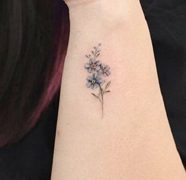 Flower Tats, Flower Tat, Parent Tattoos, Mom Tattoo, Gorgeous Tattoos, Tattoo Bracelet, Small Tattoo Designs, Mom Tattoos, Simplistic Tattoos