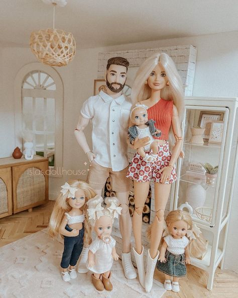 Barbie Photography, Realistic Barbie, Barbie Happy Family, Barbies Pics, Custom Barbie, Barbie Room, Barbie Diorama, Barbie Fashionista Dolls, Diy Doll Miniatures