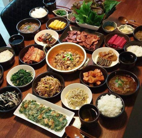 Korean Food Side Dishes, Food Set Up, K Food, Delicacy Food, Easy Food Art, Food Table, Food Goals, Food Journal, Food Platters