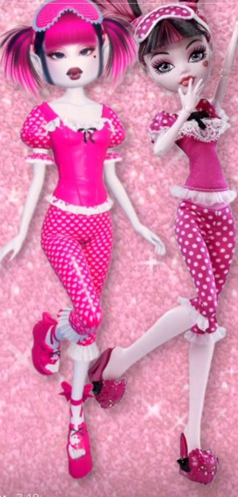 Draculaura Dead Tired, Sleep Outfit, Ugly Betty, Going To Sleep, Aesthetic Roblox Royale High Outfits, Game Dresses, Pink Acrylic Nails, Cookie Run, Themed Outfits