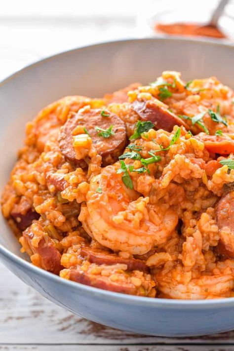 Full of zesty flavors, this low FODMAP Instant Pot Jambalaya should please your taste buds without upsetting your tummy. In addition to being low FODMAP, this jambalaya recipe is also gluten-free. #goodnomshoney #instantpot #jambalaya #cajun #creole #lunch #dinner #pressurecooker Fodmap Slow Cooker, Jambalaya Recipe Instant Pot, Instant Pot Jambalaya, Gluten Free Instant Pot Recipes, Fodmap Recipes Dinner, Low Fodmap Chicken, Low Fodmap Recipes Dinner, Fodmap Meal Plan, Gluten Free Instant Pot