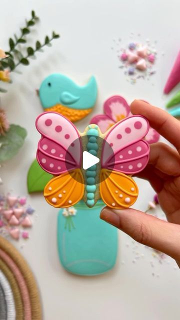 @decorelement on Instagram: "Butterfly sugar cookies, made with Royal icing  too pretty to eat 😍🦋💕 Baker credit: @sugarbase_  . . . . . . . . . . . . #sugarcookies #royalicing #royalicingcookies #sugarcookiesofinstagram #sugarcookiedecorating #butterfly #butterflytheme" Butterfly Cookies Decorated, Butterfly Cookies Royal Icing, Memorial Day Cookies, Butterfly Sugar Cookies, Cookie Decoration Ideas, Cookies Spring, Camping Cookies, Camp Party, Butterfly Cookies