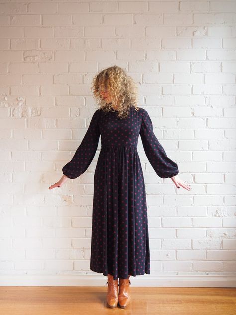 http://blog.tessuti.com.au/2018/08/vintage-vogue-2429-and-all-the-choices/ Fall Dress Patterns Sewing, Winter Dress Pattern Sewing, Winter Dress Sewing Patterns, Long Sleeved Dress Pattern, Winter Dress Patterns, Viscose Dress Pattern, Winter Dress Pattern, Long Sleeve Dress Sewing Pattern, Long Dress Sewing Patterns