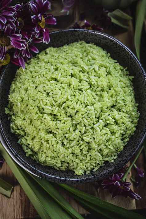 Pandan rice isn't just your ordinary rice dish. Infused with the delightful flavors of pandan, coconut milk, and a hint of seasoning, this rice will impress your guests with its heavenly aroma and subtly sweet taste. #pandanrice #pandancoconutrice #pandan #pandamus #pandanrecipes #greenrecipes #greenrice #greenpandanrice #thaipandanrice #thaipandancoconutrice #pandanjasminerice Pandan Rice, Vegetarian Rice Recipes, Malaysian Curry, Massaman Curry, Green Rice, Rice Dish, Rice Milk, Coconut Rice, How To Cook Rice