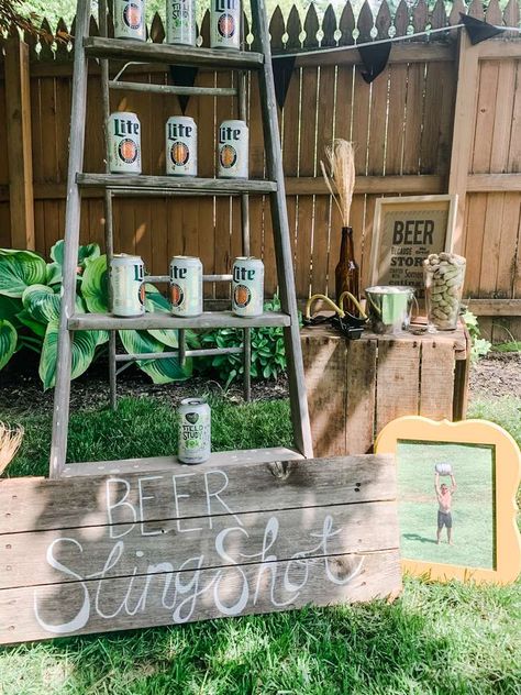 Cheers and Beers College Graduation Party | CatchMyParty.com Backyard Beer Garden, 40th Birthday Centerpieces, 40th Birthday Party Themes, Beer Garden Ideas, 40th Birthday Cupcakes, End Of School Party Ideas, End Of School Party, School Party Ideas, College Graduation Party