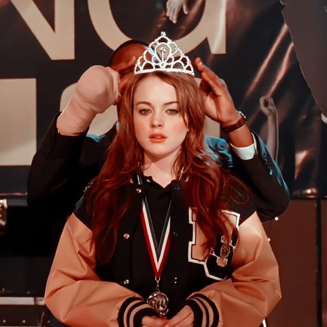 Cady Heron Halloween Costume, Cady Mean Girls Outfit, Cady Heron Icons, Drama Queen Aesthetic, Cady Heron Aesthetic, Cady Heron Outfits, Mean Girls Cady Heron, Mean Girls Icons, Isfj Characters