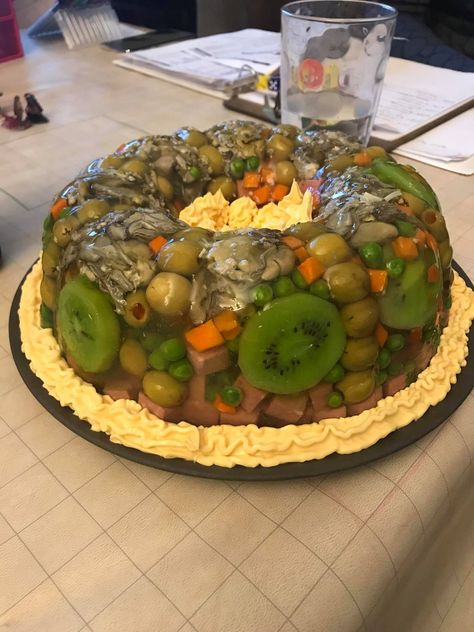 Oysters, carrots, kiwis, peas, spam and green olives in a gelatin aspic, garnished with easy cheese. Ugly Food, Food Fails, Gross Food, Easy Cheese, Green Olives, Kool Aid, Vintage Recipes, Food Photo, Mouth Watering