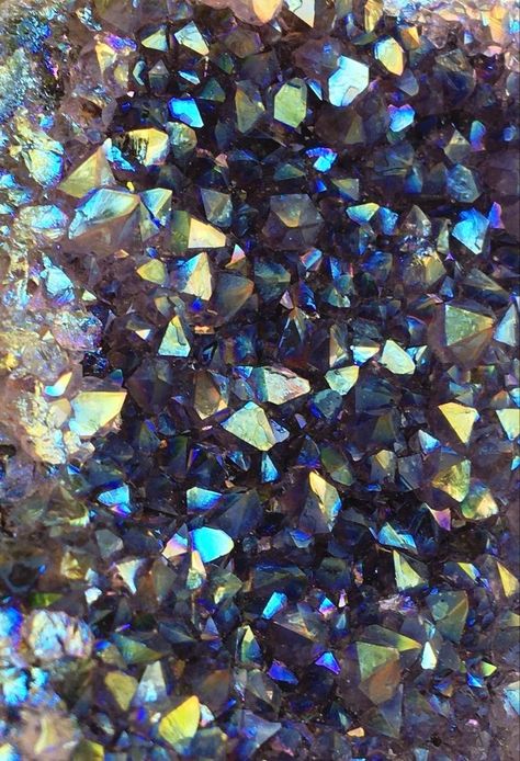 Crystals Quartz, Ipad Background, Rainbow Aura, A Different World, Marble Paper, Lucid Dreaming, Rainbow Color, How To Train Your Dragon, All That Glitters