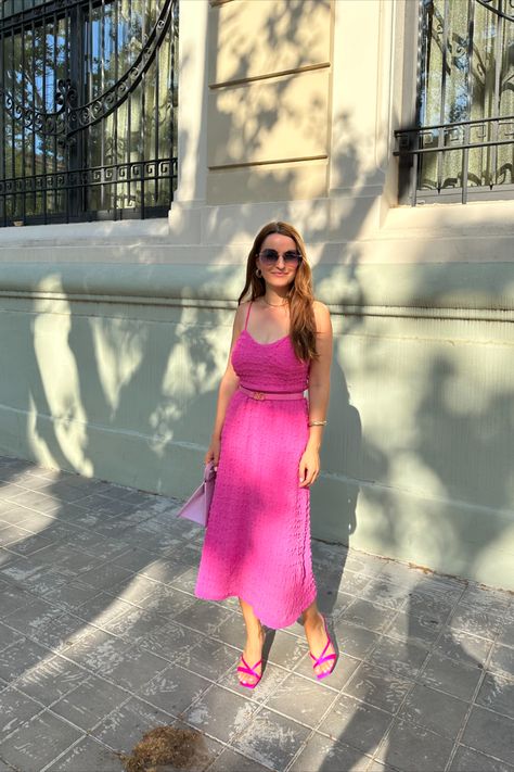 Midi dress in a pop of color is already a great outfit, but with matching accessorries it becomes truly chic. Pink Dress Outfit Ideas | Midi Dress Outfits | Petite Outfit | Fuchsia Dress Nina Walder, Pink Dress Outfit Ideas, Pink Dress Outfit, Pink Dress Outfits, Midi Dress Outfit, Fun Clothes, Fuchsia Dress, Barbie Style, Pink Barbie