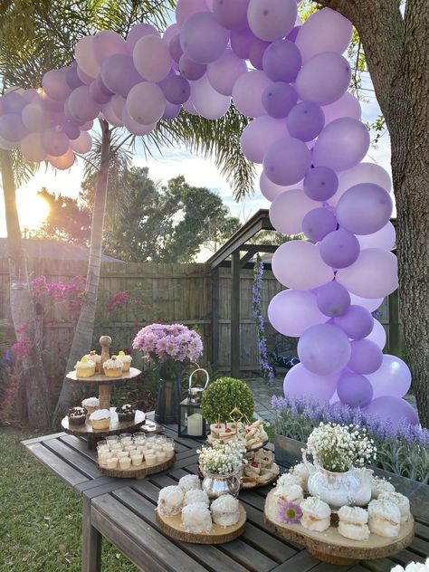 Pastel Backyard Party, Lavender And White Balloons, Lavender And White Decorations, Baloon Decorations Lavender, Lilac And Green Birthday Party Ideas, Purple Boho Party Decor, Lavender Birthday Party Decorations, Lavender And White Balloon Arch, Lavender Aesthetic Birthday Party