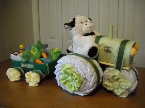 25+ best ideas about Diaper Tractor on Pinterest | Tractor baby ... Diaper Tractor, Tractor Diaper Cake, Cake Tractor, Tractor Baby Shower, John Deere Baby, Diaper Cake Instructions, Diaper Gifts, Boy Baby Shower Ideas, John Deere Tractor