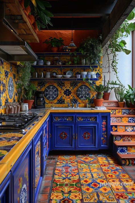 Mexican Tile Kitchen Ideas for Vibrant Spaces - Puqqu Mexican Tile Kitchen, Mexican Style Kitchens, Vintage Maximalist Decor, Boho Kitchen Ideas, Antique Kitchen Decor, Bohemian Kitchen, Mexican Kitchens, Mexican Home Decor, Mexican Home