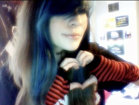 emo girl emo scene queen early 2000s fashion rawr xd blue hair myspace 2000s Emo Aesthetic, Early 2000s Scene, Princesa Emo, 2000 Emo, Early 2000s Emo, Girl Emo, Emo People, 2000s Scene, Scene Queen