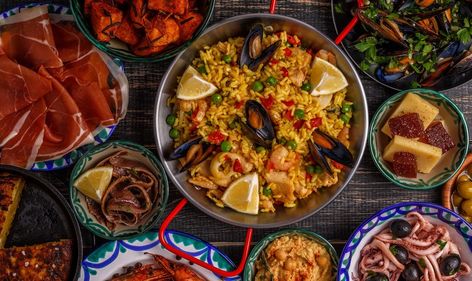 The 10 Healthiest Cuisines In The World Paella Recept, Paella Recipe, Best Seafood Recipes, Sustainable Seafood, Crab Recipes, Bbc Good Food Recipes, Cooking Turkey, Spanish Food, Gazpacho