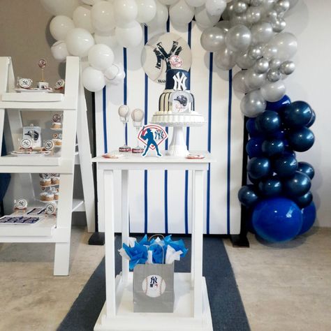 Yankee Party Decorations, Yankee Party Ideas, Ny Yankees Birthday Party, Yankees Party Ideas, Yankees Birthday Party Ideas, Yankees Birthday Party, Baseball Birthday Party Decorations, Yankees Outfit, Softball Party