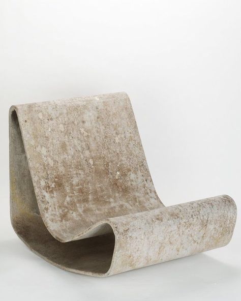 Willy Guhl, Strand chair |More inspiration ☛ @design__addict⠀ ⠀ Modern Abstract Furniture, Loop Chair, Abstract Furniture, Living Room Trends, Table Sofa, Fiber Cement, Bespoke Furniture, Upcycled Furniture, Interior Furniture