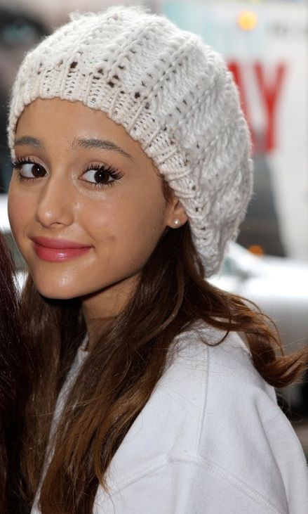 Ariana Grande Ariana Grande Winter, Ariana Grande 2010, Ariana Instagram, Ariana Grande Perfume, Snow Princess, Ariana Grande Cute, Ariana Grande Style, Fashion Idol, Ariana Grande Photoshoot