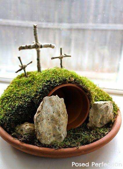 Three Crosses on Easter Garden Resurrection Garden, Easter Garden, Easter Table Decorations, Easter Time, Diy Easter, Easter Celebration, Kids Easter, Easter Sunday, Easter Table